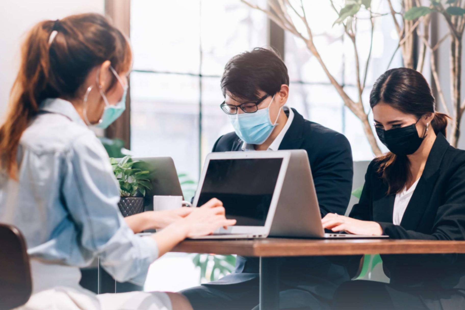 Participante en session d'apprentissage SEO