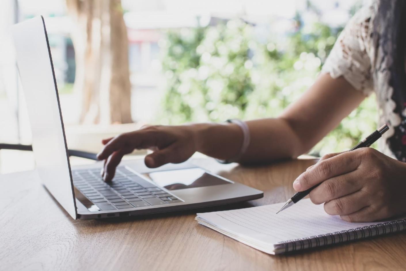 Espace de travail de l'équipe Parixluunira — formation en stratégie de contenu SEO